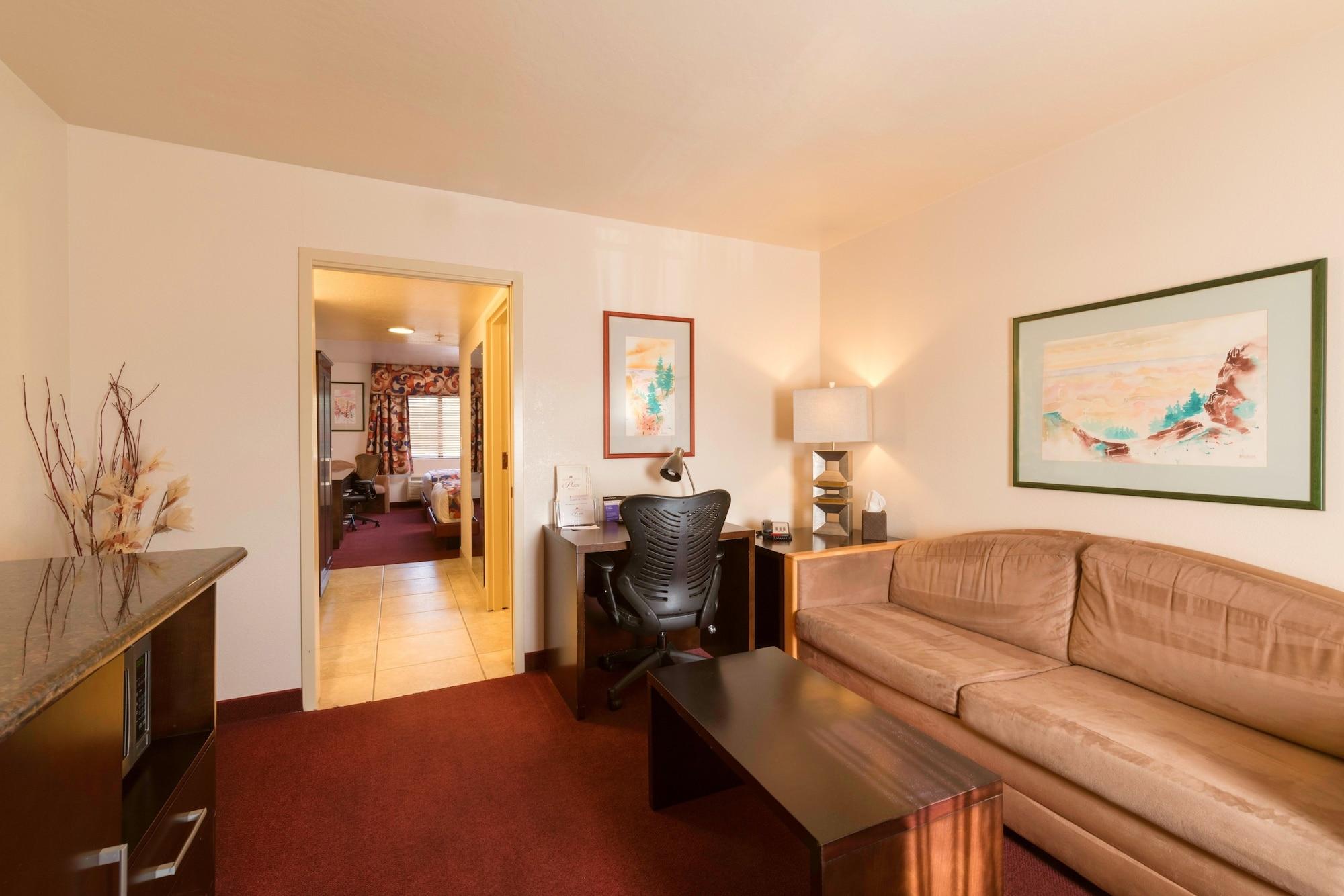 Grand Canyon Plaza 3*